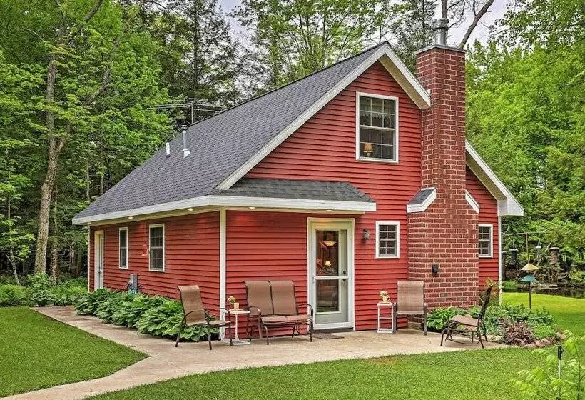 Secluded Birnamwood Cottage W/ Deck & River Views!