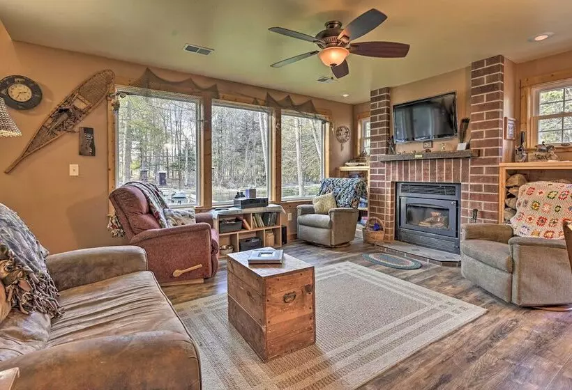 Secluded Birnamwood Cottage W/ Deck & River Views!