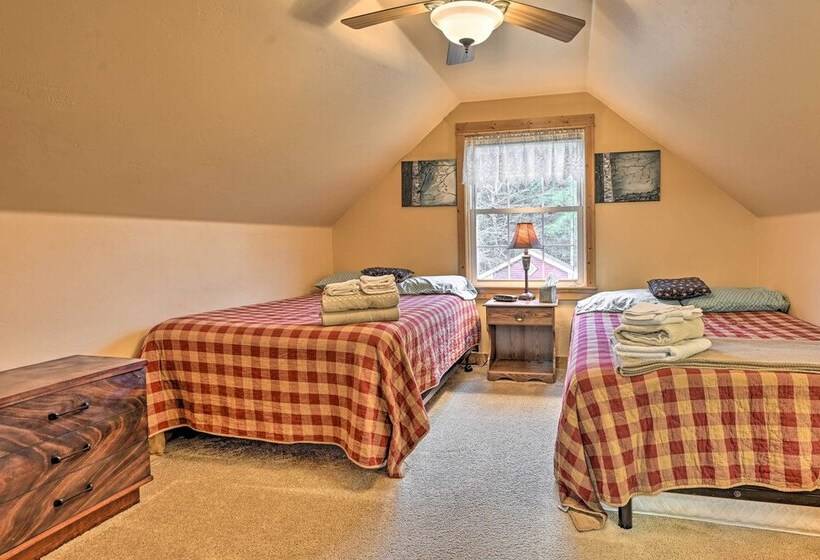 Secluded Birnamwood Cottage W/ Deck & River Views!