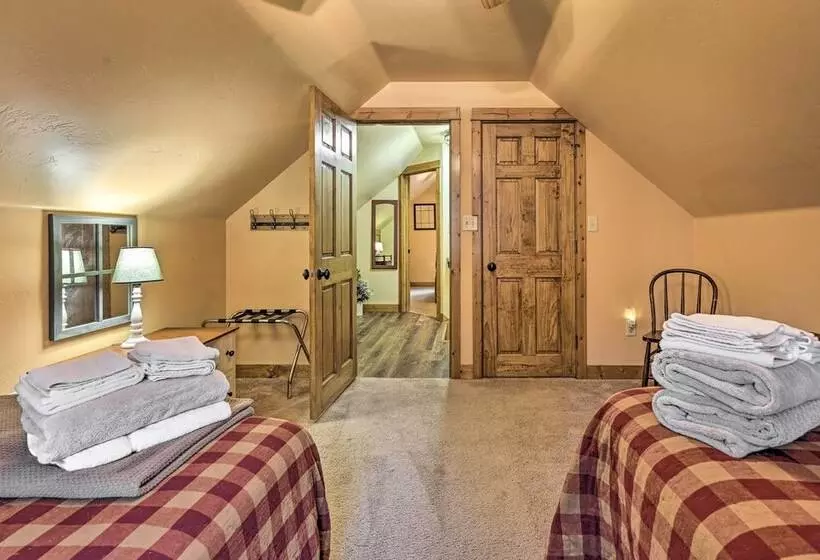 Secluded Birnamwood Cottage W/ Deck & River Views!