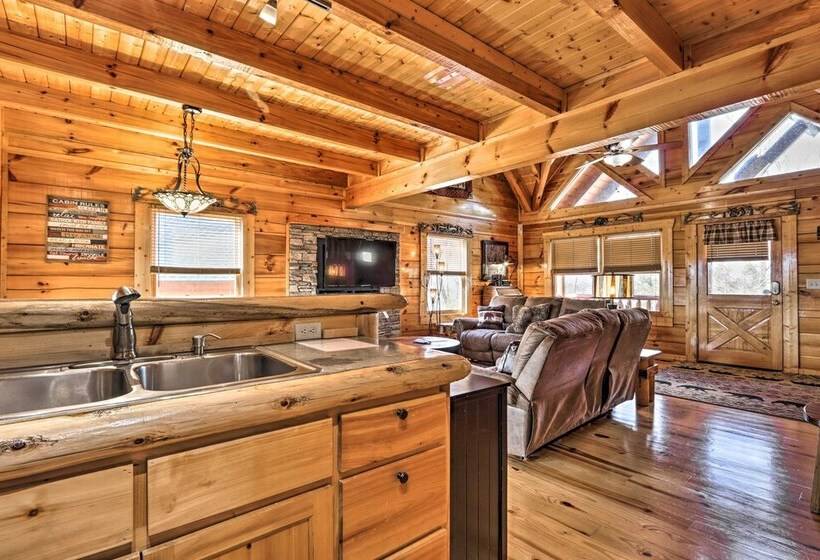 Smoky Mtn Family Cabin W/ Mtn Views, Deck & Grill!