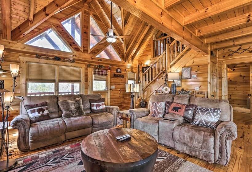 Smoky Mtn Family Cabin W/ Mtn Views, Deck & Grill!