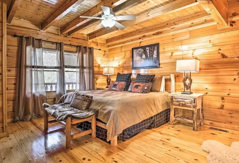 Smoky Mtn Family Cabin W/ Mtn Views, Deck & Grill!