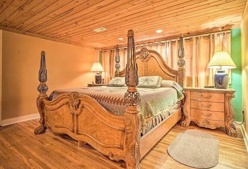 Tranquil Smoky Mountain Cabin W/ Porch & Fire Pit