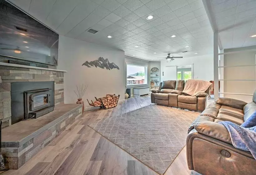 Stylish Basecamp 6850  Near Downtown Williams!