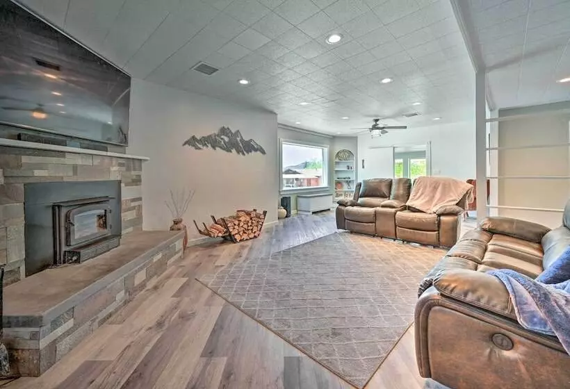 Stylish Basecamp 6850  Near Downtown Williams!