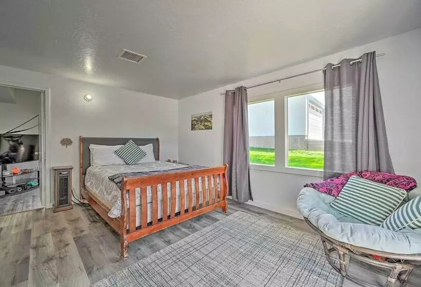 Stylish Basecamp 6850  Near Downtown Williams!