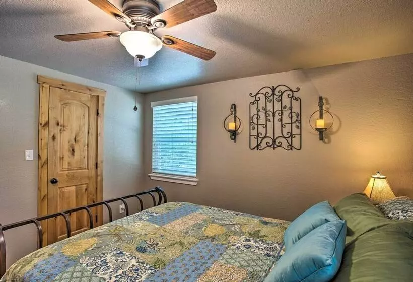 Tranquil Palo Pinto Home W/ Deck + Boat Dock!