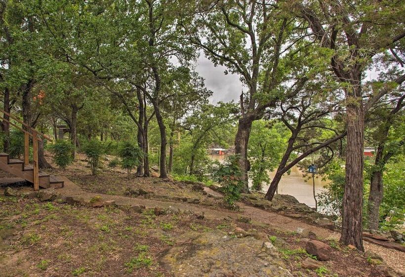 Tranquil Palo Pinto Home W/ Deck + Boat Dock!