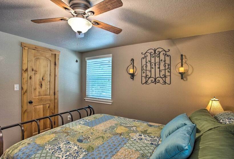 Tranquil Palo Pinto Home W/ Deck + Boat Dock!