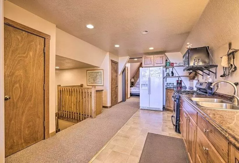 Mtn Cabin Between Bryce Canyon & Zion Nat L Parks!