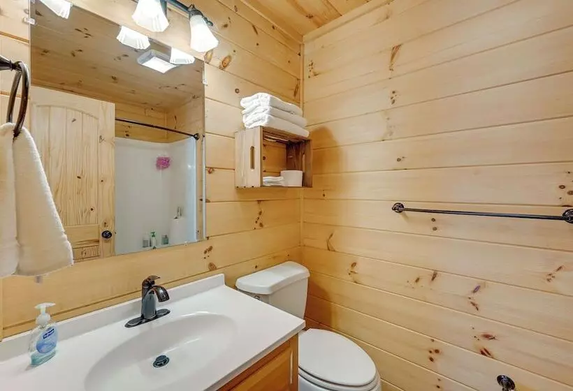 Warm & Cozy Cabin W/ Deck On Top Of The Blue Ridge