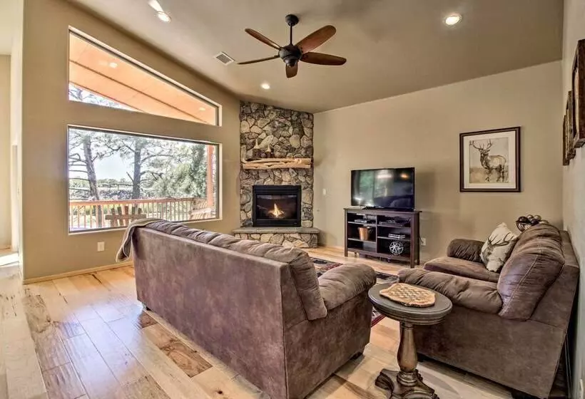 Waterfront Lakeside Home   1 Block To Boat Ramp
