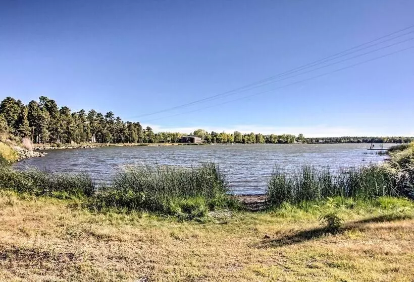 Waterfront Lakeside Home   1 Block To Boat Ramp
