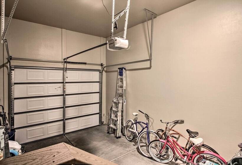 Waterfront Lakeside Home   1 Block To Boat Ramp