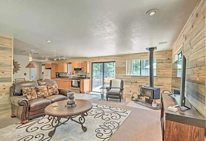 Sunny Prescott Cabin W/ Deck & Grill, 1 Mi To Lake