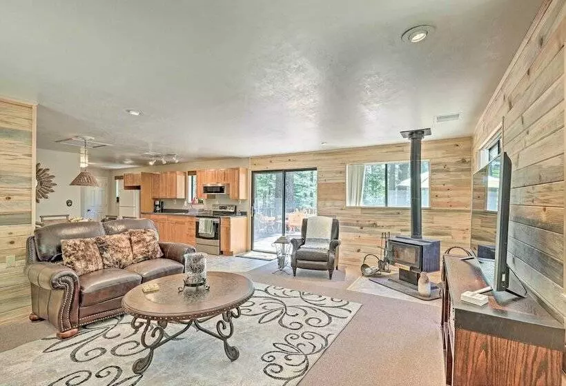 Sunny Prescott Cabin W/ Deck & Grill, 1 Mi To Lake