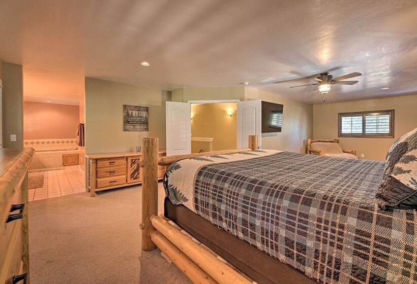 2 Story Home W/ Grill: 4 Mi To Woodland Lake!