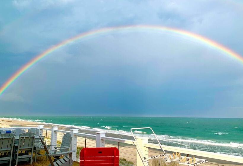 Beachfront Oasis W/ 2 Large Decks, Bbq & Views!