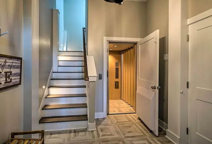 Beachfront Oasis W/ 2 Large Decks, Bbq & Views!