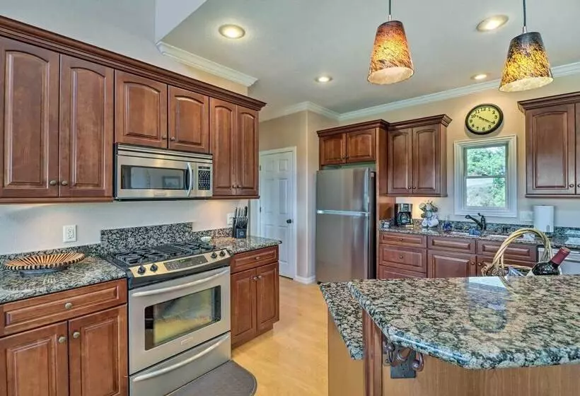 Bull Shoals Retreat W/ Panoramic River Views!