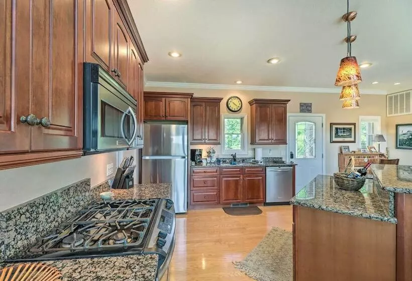 Bull Shoals Retreat W/ Panoramic River Views!