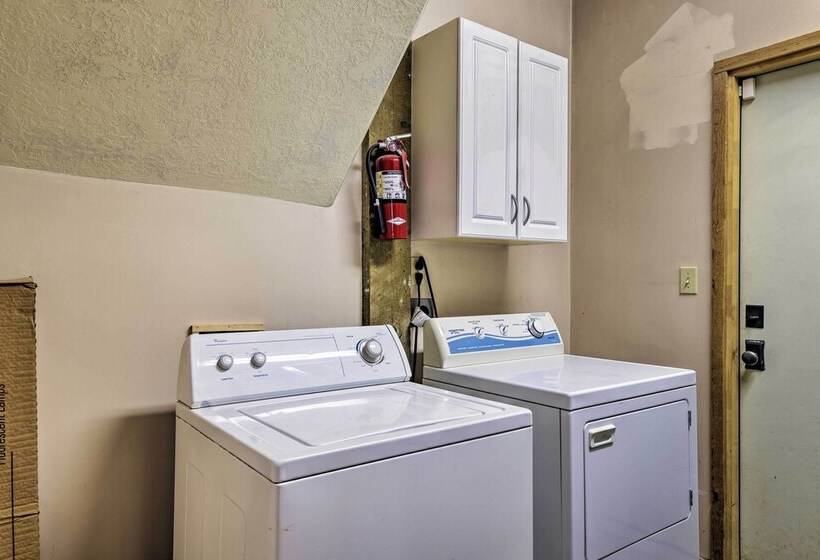 Burning Sky Lodge : Private Hot Tub & Ski In/out