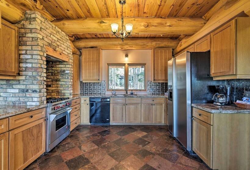 Burning Sky Lodge : Private Hot Tub & Ski In/out