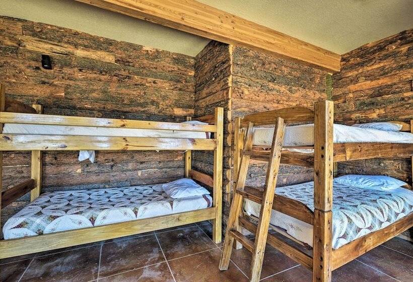 Burning Sky Lodge : Private Hot Tub & Ski In/out