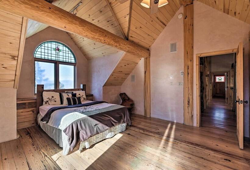 Burning Sky Lodge : Private Hot Tub & Ski In/out