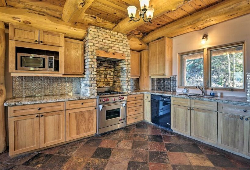 Burning Sky Lodge : Private Hot Tub & Ski In/out