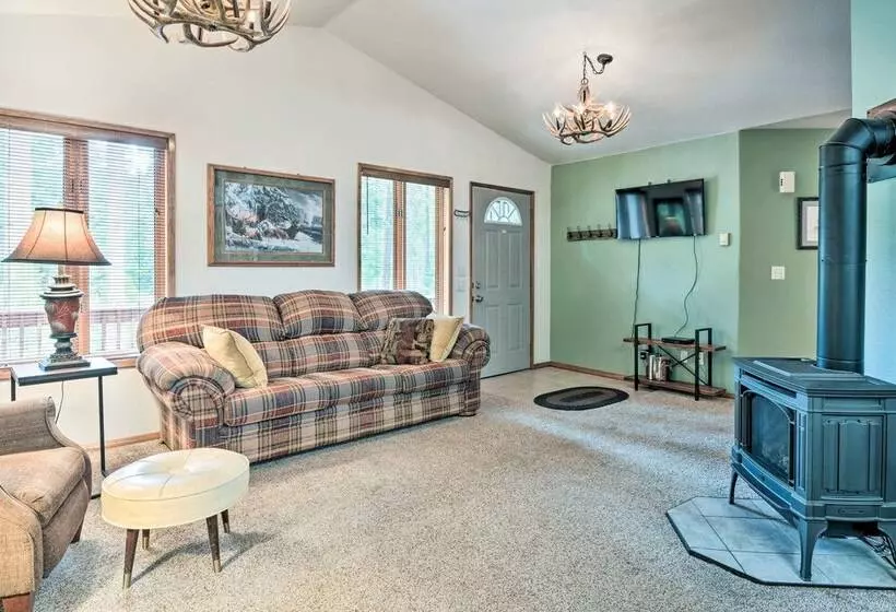 Cabin W/ Hot Tub, By Crater Lake Nat L Park!