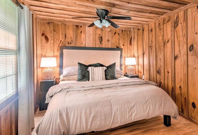 Charming Lakefront Retreat W/ Pier & Grill!