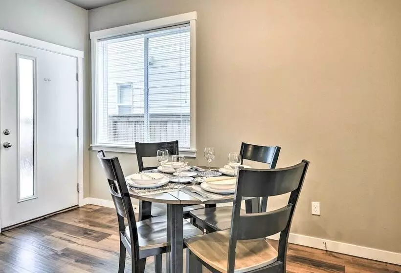 Charming Newberg Home: Walk To Dtwn, Wineries