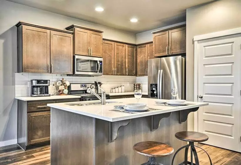 Charming Newberg Home: Walk To Dtwn, Wineries