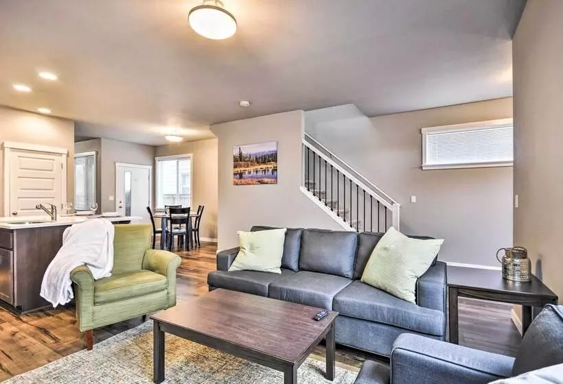 Charming Newberg Home: Walk To Dtwn, Wineries