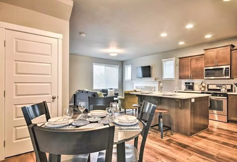 Charming Newberg Home: Walk To Dtwn, Wineries