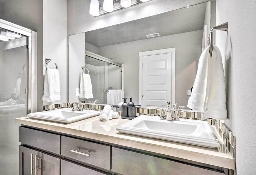 Charming Newberg Home: Walk To Dtwn, Wineries