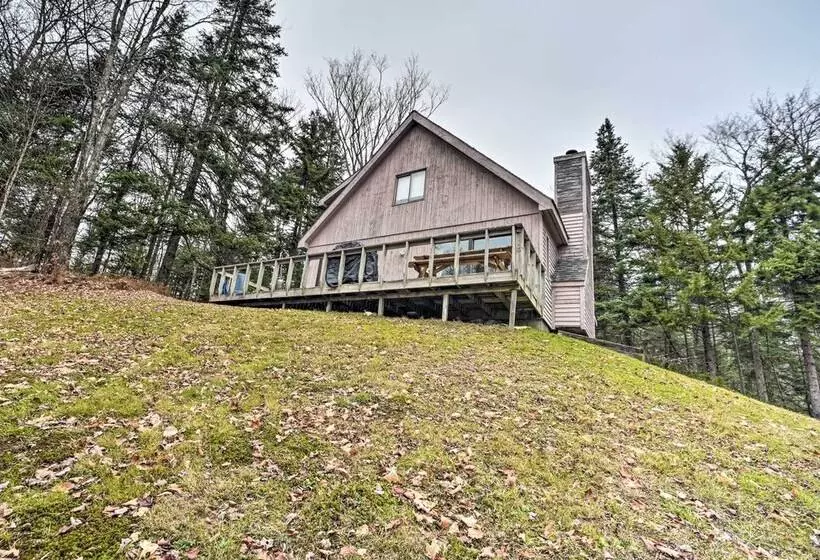 Cozy Mountain Retreat W/ Deck ~ 3 Mi To Mount Snow