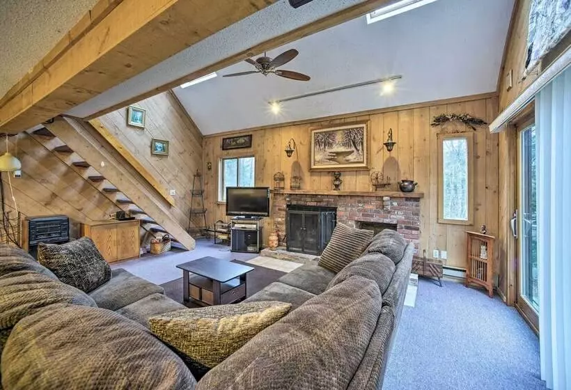 Cozy Mountain Retreat W/ Deck ~ 3 Mi To Mount Snow