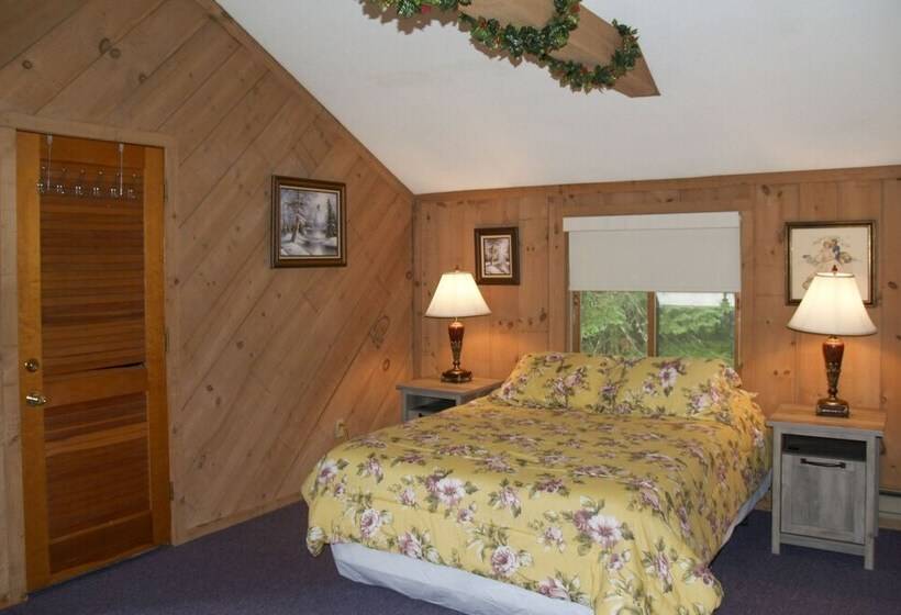 Cozy Mountain Retreat W/ Deck ~ 3 Mi To Mount Snow
