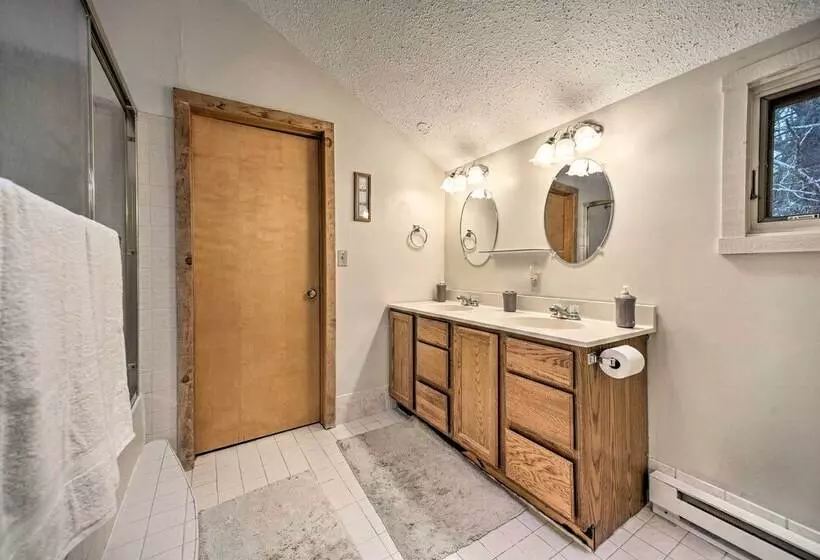 Cozy Mountain Retreat W/ Deck ~ 3 Mi To Mount Snow