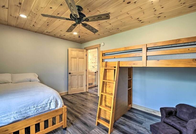 Cozy & Peaceful Waterfront Cabin On Porter Lake!