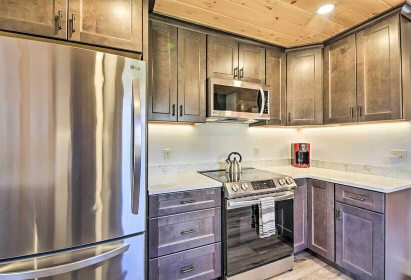 Cozy & Peaceful Waterfront Cabin On Porter Lake!