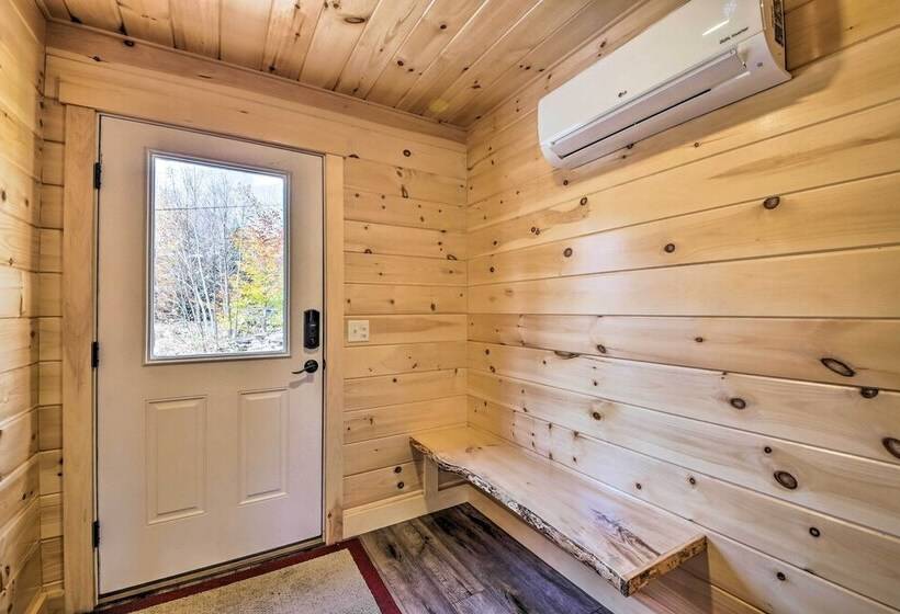 Cozy & Peaceful Waterfront Cabin On Porter Lake!