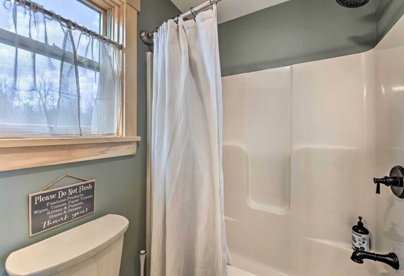 Cozy & Peaceful Waterfront Cabin On Porter Lake!