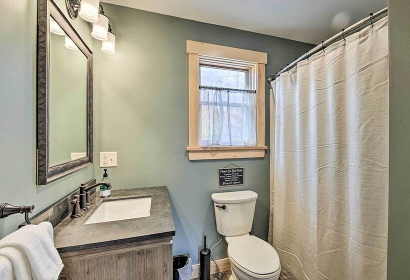 Cozy & Peaceful Waterfront Cabin On Porter Lake!