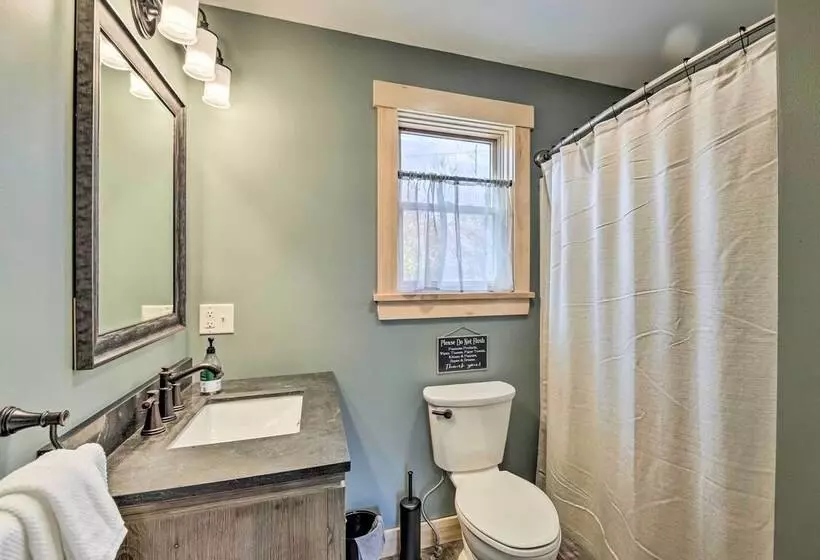 Cozy & Peaceful Waterfront Cabin On Porter Lake!