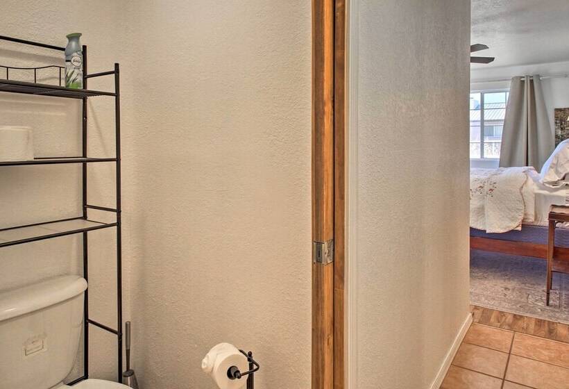 Cozy Taylor Home W/ Fireplace   Hiking Nearby