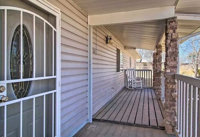 Cozy Taylor Home W/ Fireplace   Hiking Nearby